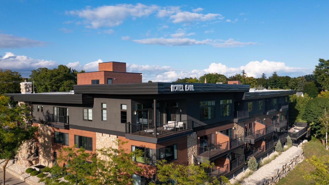 The Earl In Charlevoix Hotel Exterior photo