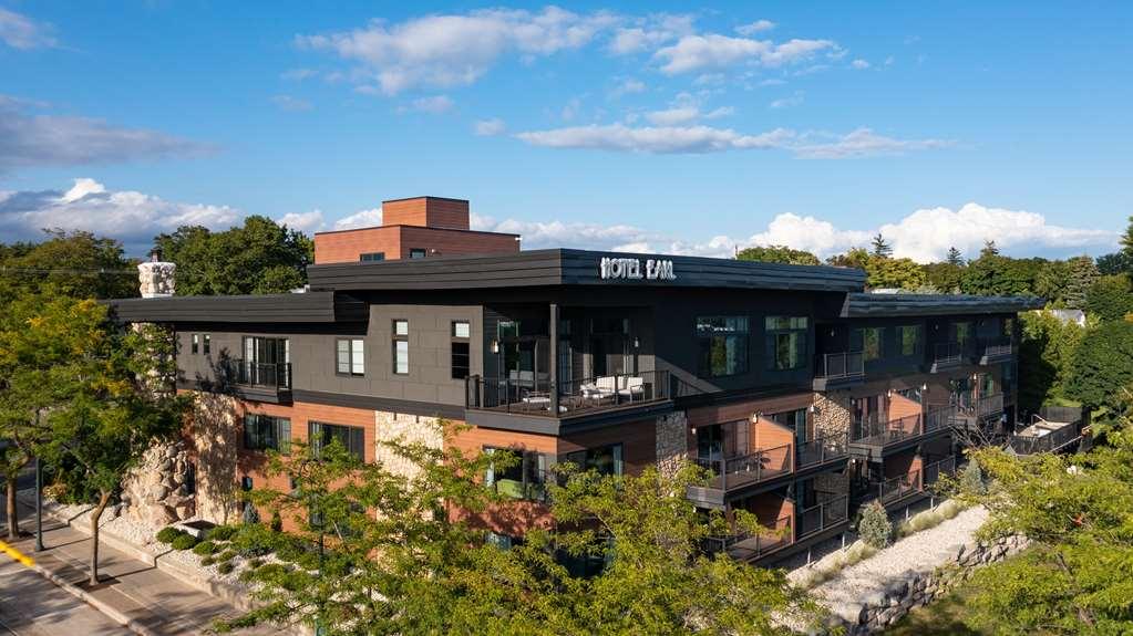 The Earl In Charlevoix Hotel Exterior photo